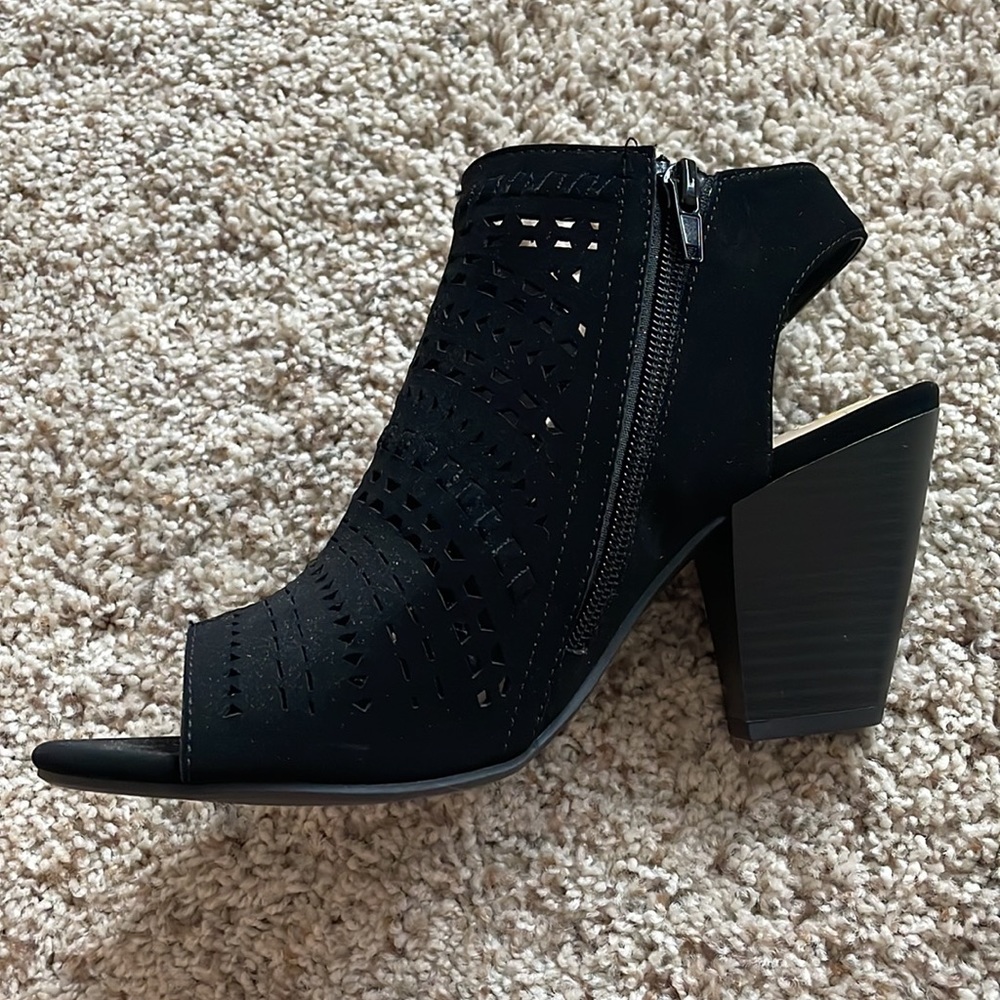 NWT black heels